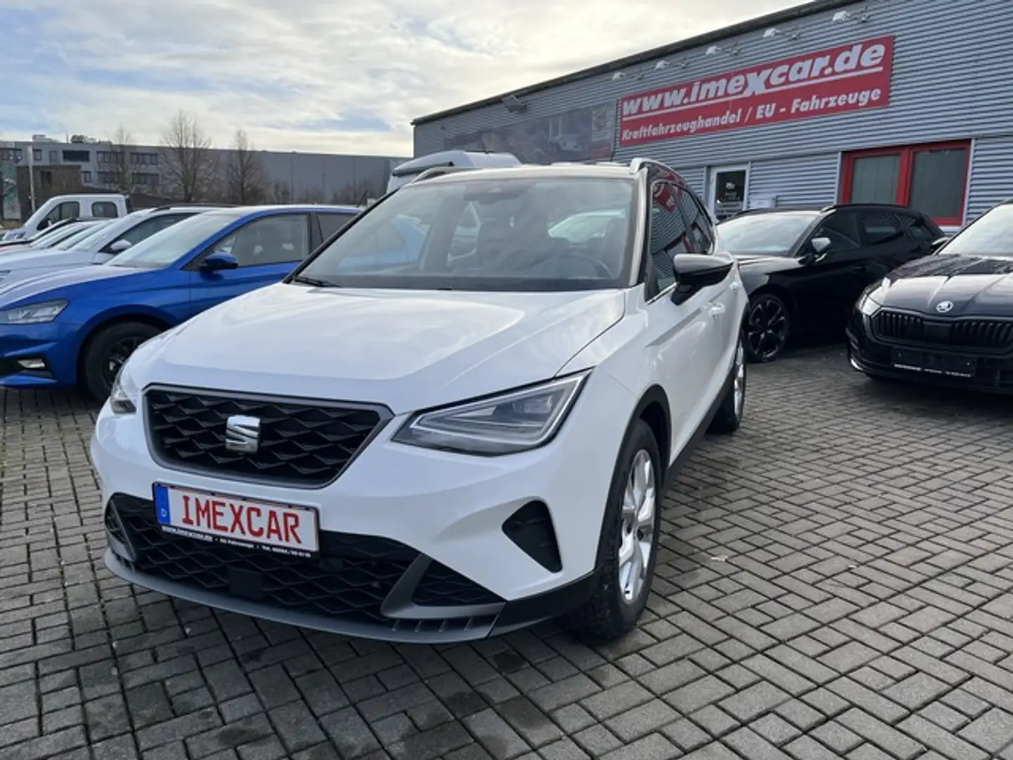 SEAT Arona FR 1,5 TSI DSG + Klimatronic + Voll LED + Navigati Blanc - 1