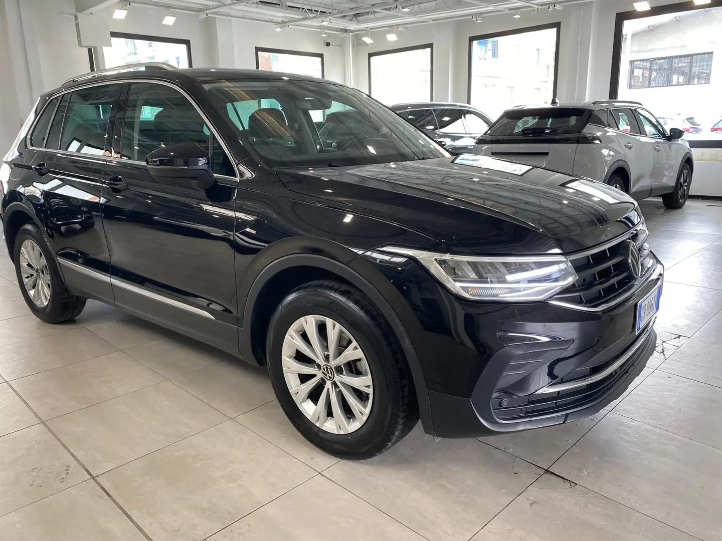 Volkswagen Tiguan Tiguan 2.0 tdi Life 150cv dsg ufficiale volkswagen Noir - 2