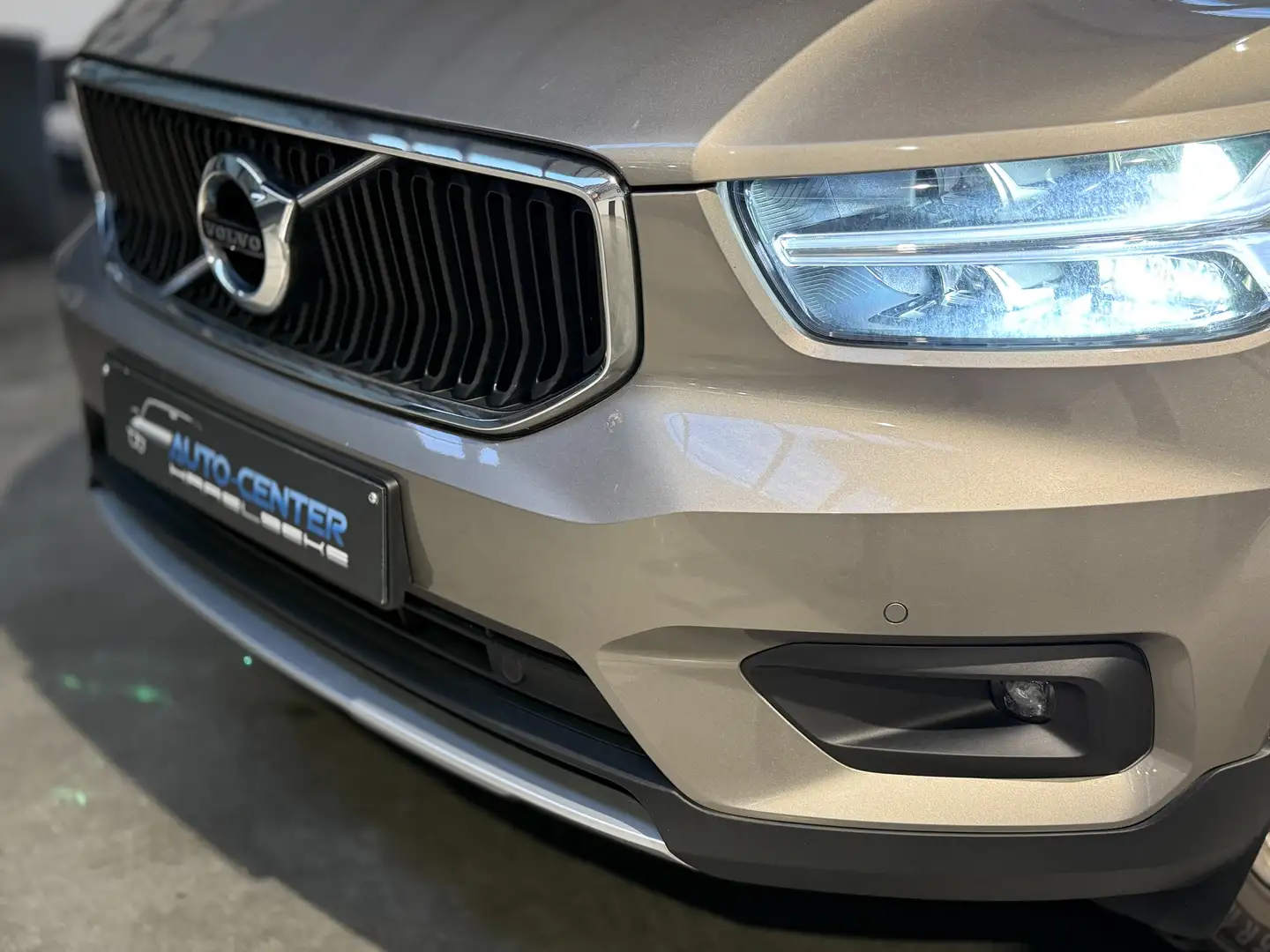 Volvo XC40 XC40 T3 Momentum Pro Beige - 2