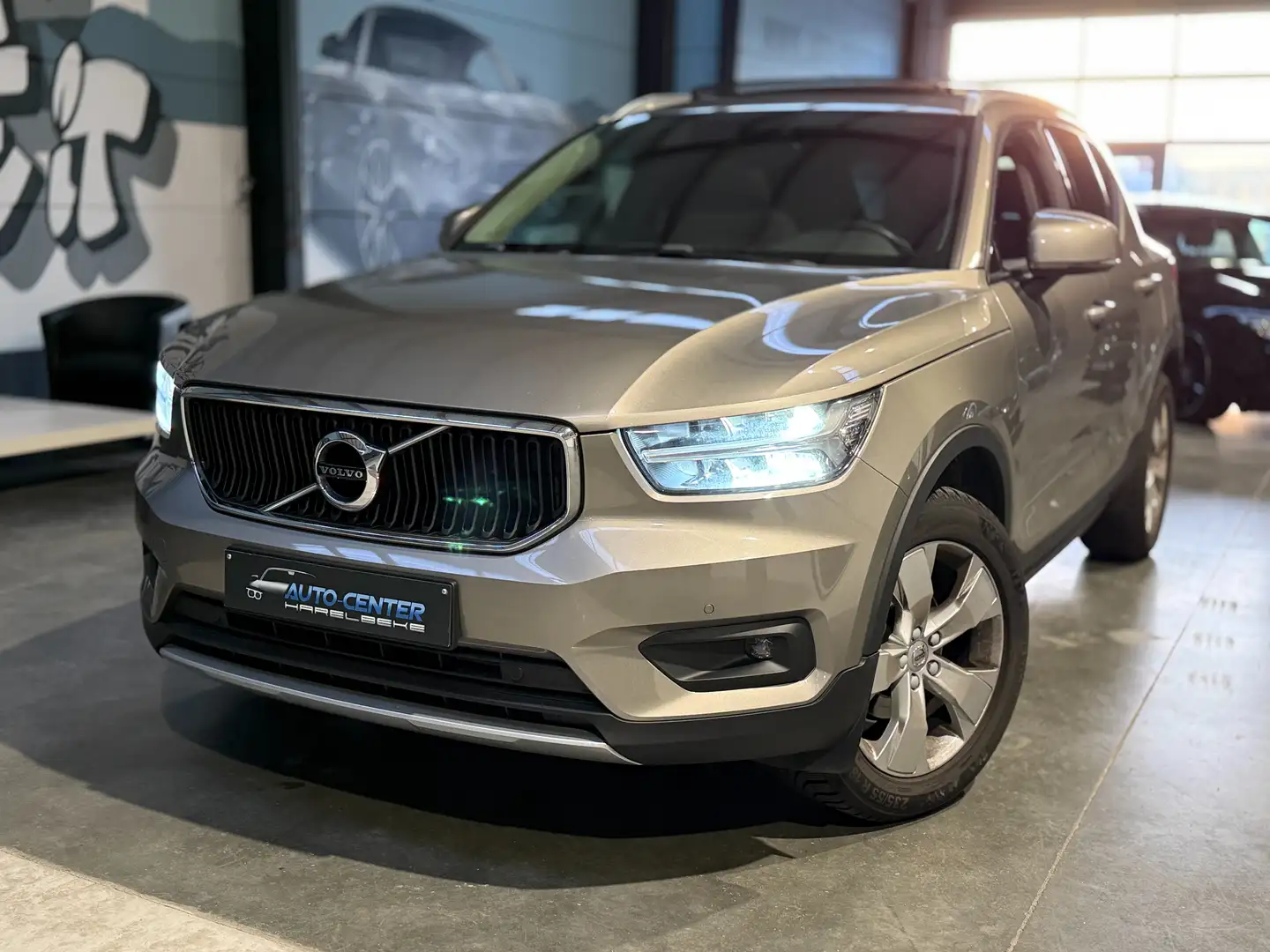 Volvo XC40 XC40 T3 Momentum Pro Beige - 1