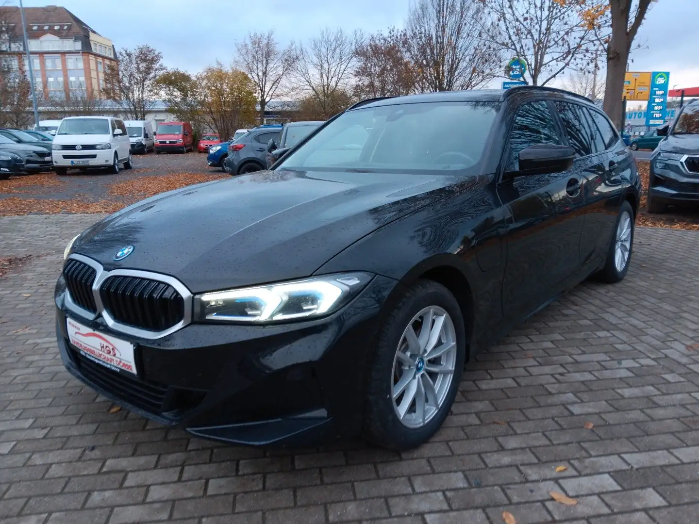 BMW 330 3 Touring 330 e xDrive Navi AHZV LED Klima PDC Schwarz - 1