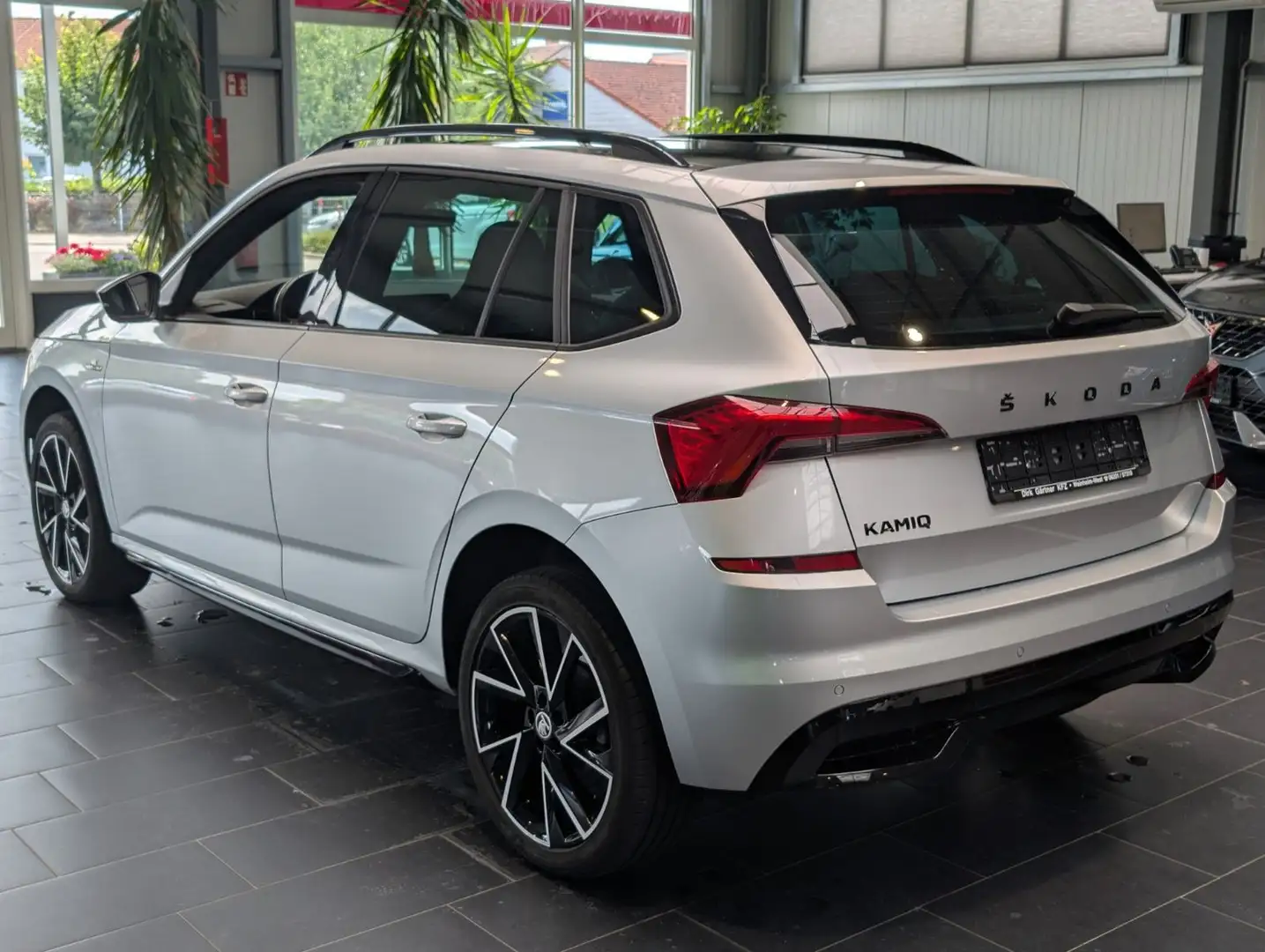 Skoda Kamiq 1.0 TSI Monte Carlo Kamera 8-fach 1.Hand Silber - 2