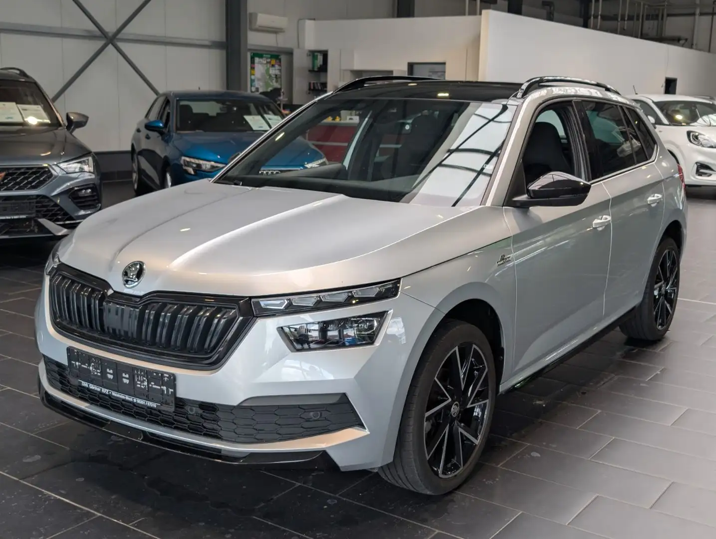 Skoda Kamiq 1.0 TSI Monte Carlo Kamera 8-fach 1.Hand Silber - 1
