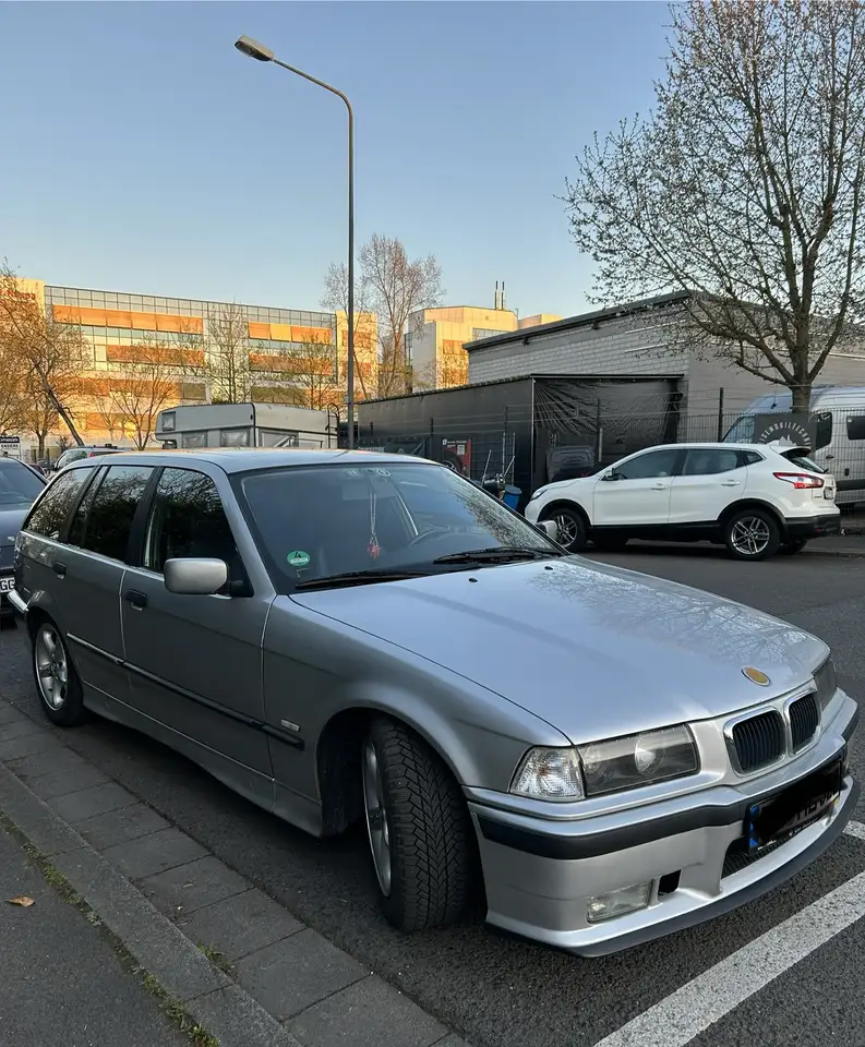 BMW 320i touring Sport Edition M-Paket, foto 2