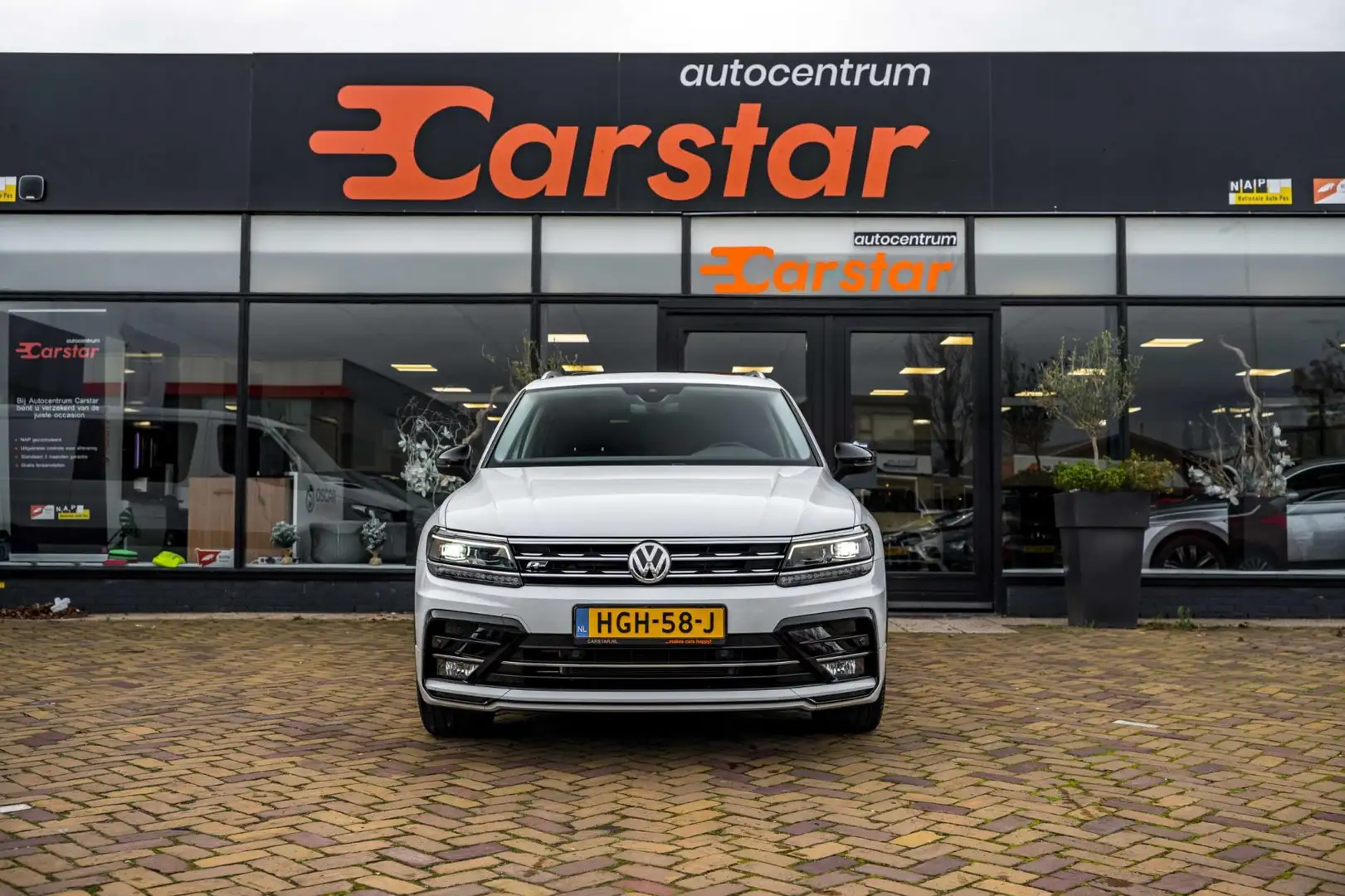 Volkswagen Tiguan 1.5 TSI ACT Highline Business R|PANO|CAM|R-LINE Wit - 2