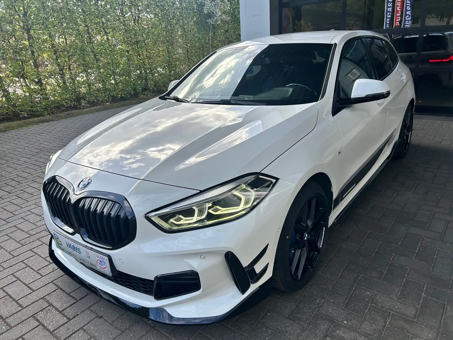 BMW 118 d Aut. M Sport -€1500 EINDEJAAR ACTIE Blanc - 2