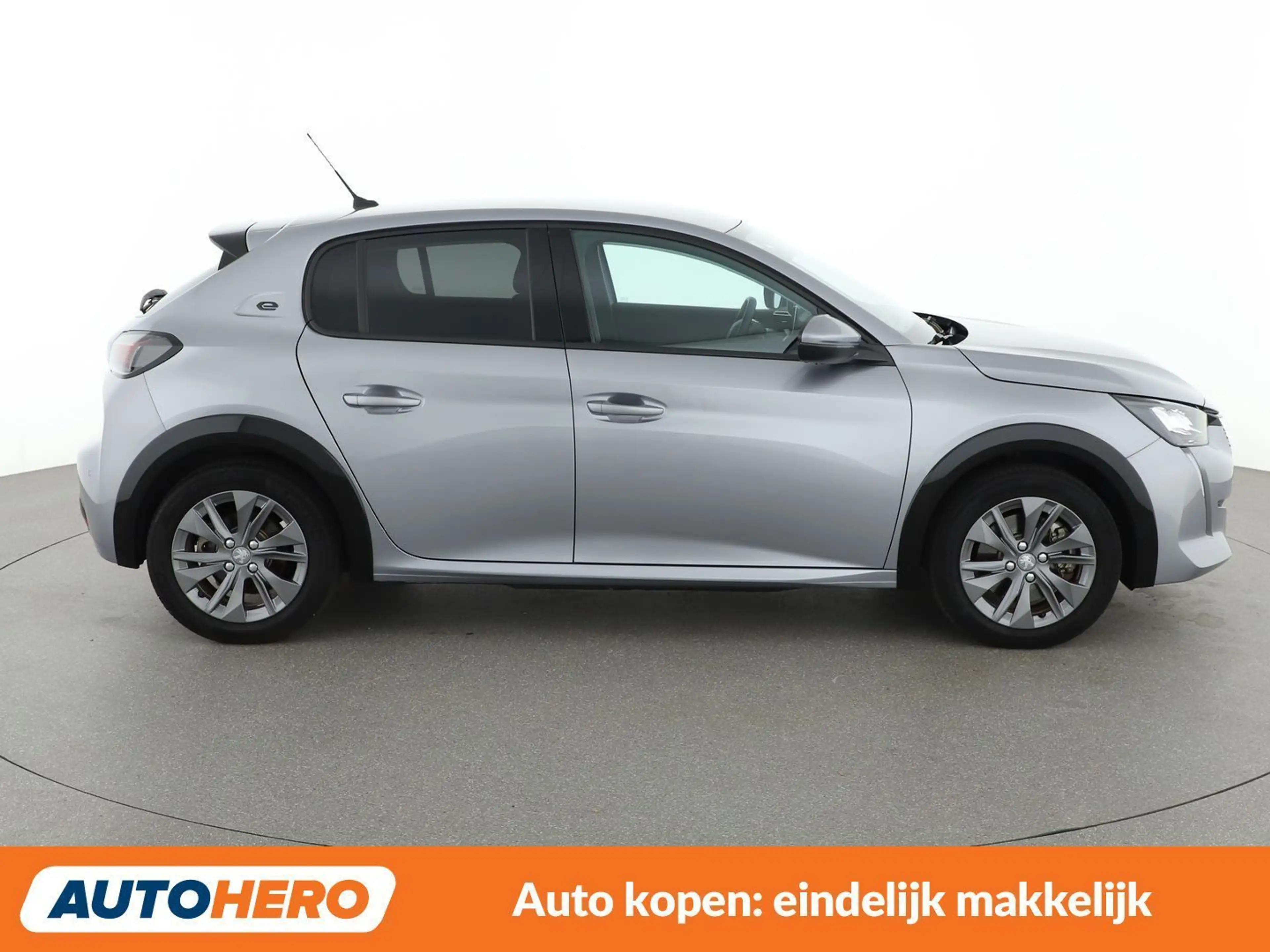 Peugeot e-208 electric drive 100 kW Allure Pack — photo 8