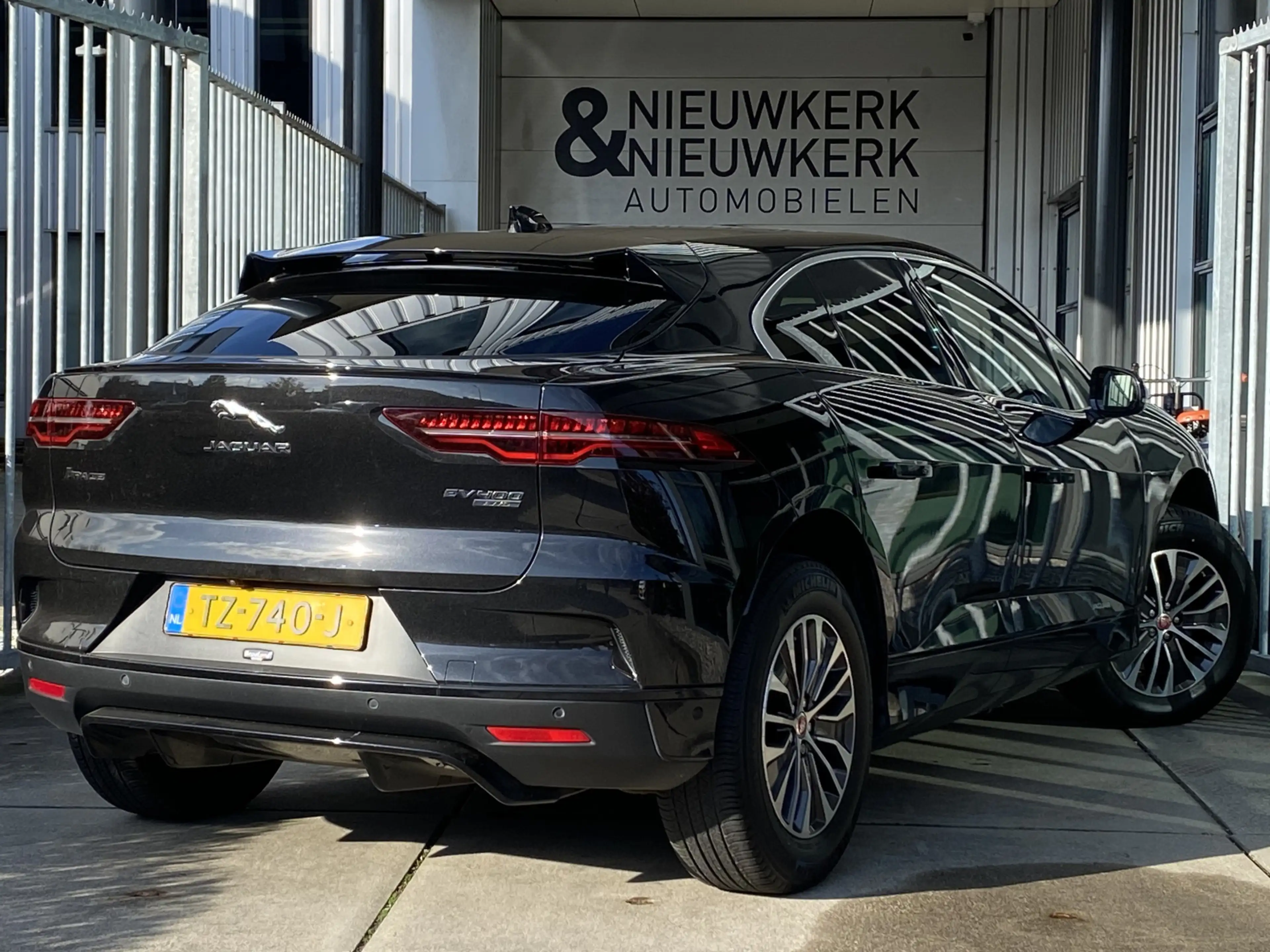 Jaguar I-Pace EV400 S | HEAD-UP DISPLAY | MERIDIAN | CAMERA | LE — photo 2