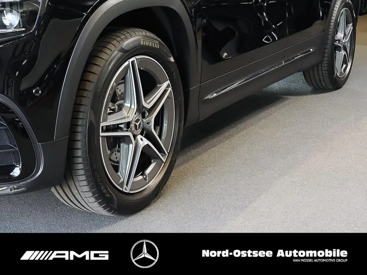 Mercedes-Benz GLB 200 d AMG DISTRONIC MULTIBEAM KEYLESS KAMERA Zwart - 2