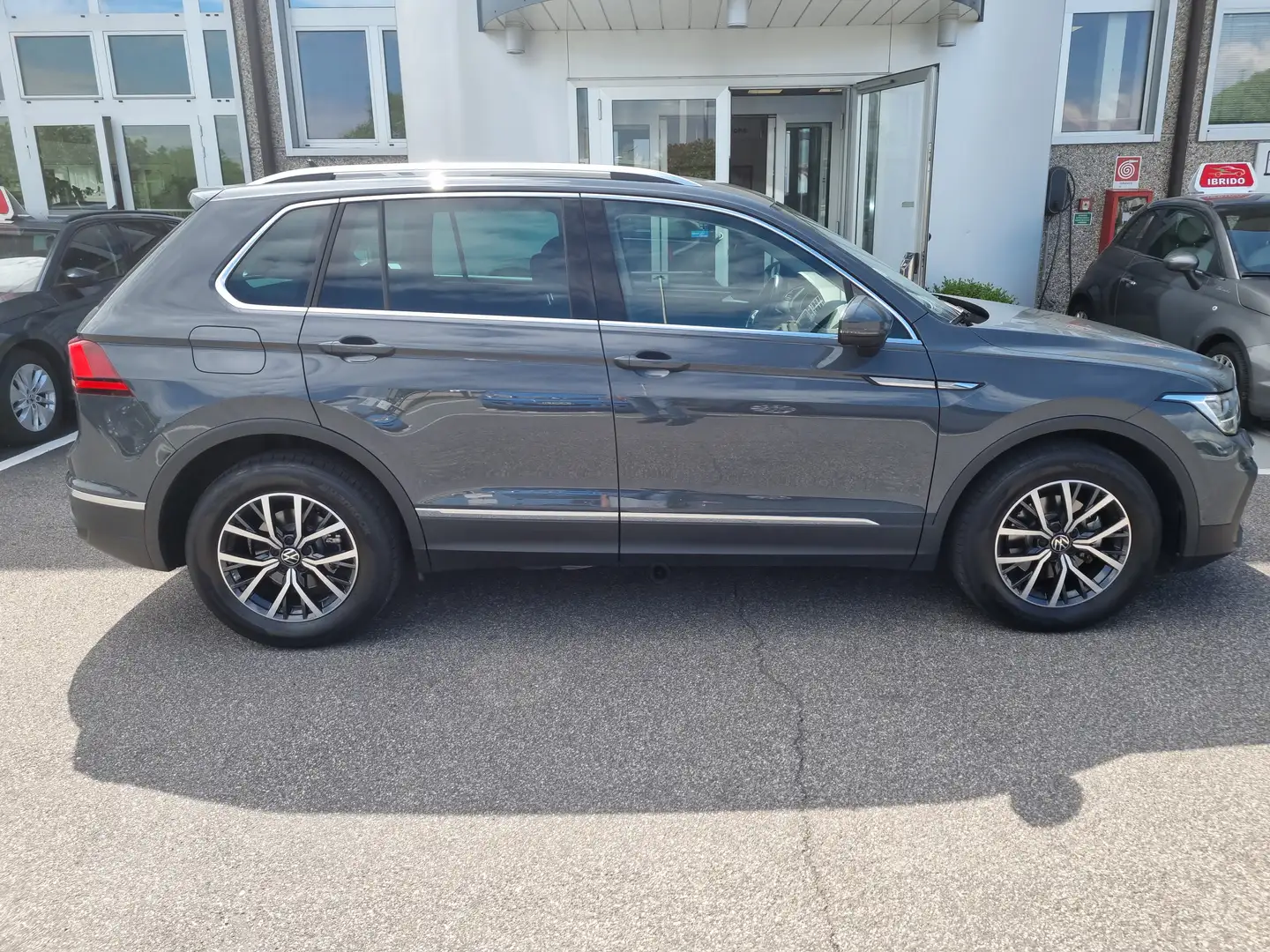 Volkswagen Tiguan Tiguan 2.0 tdi Life 122cv Gris - 2