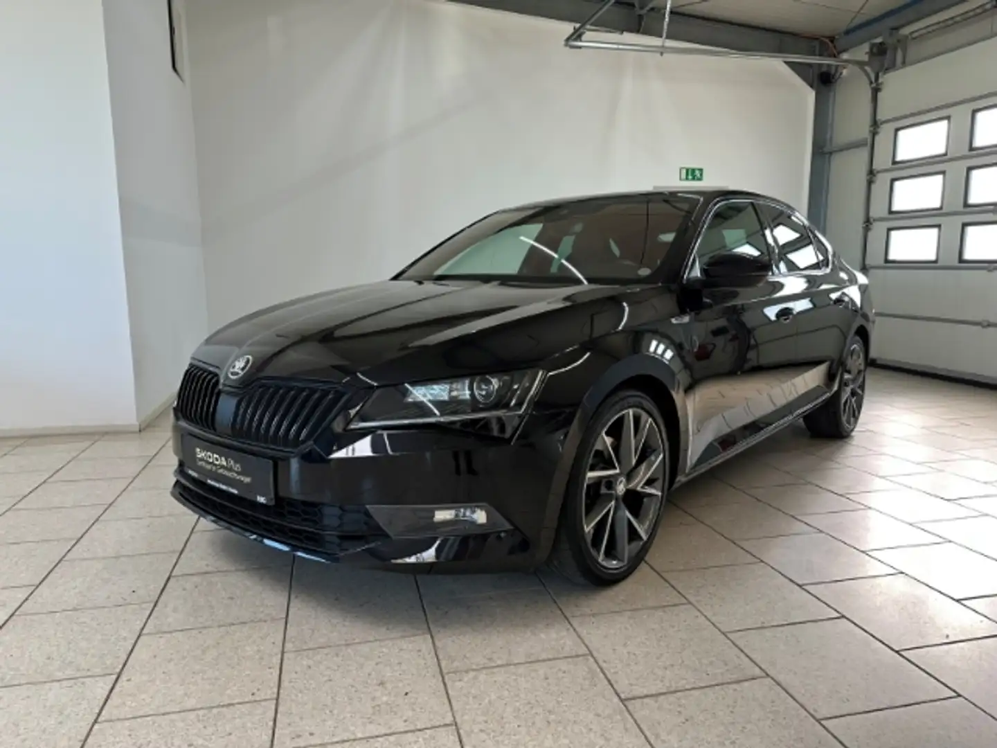 Skoda Superb SportLine 2.0 TDI Pano Navi ACC Keyless e-Sitze Bi Schwarz - 2