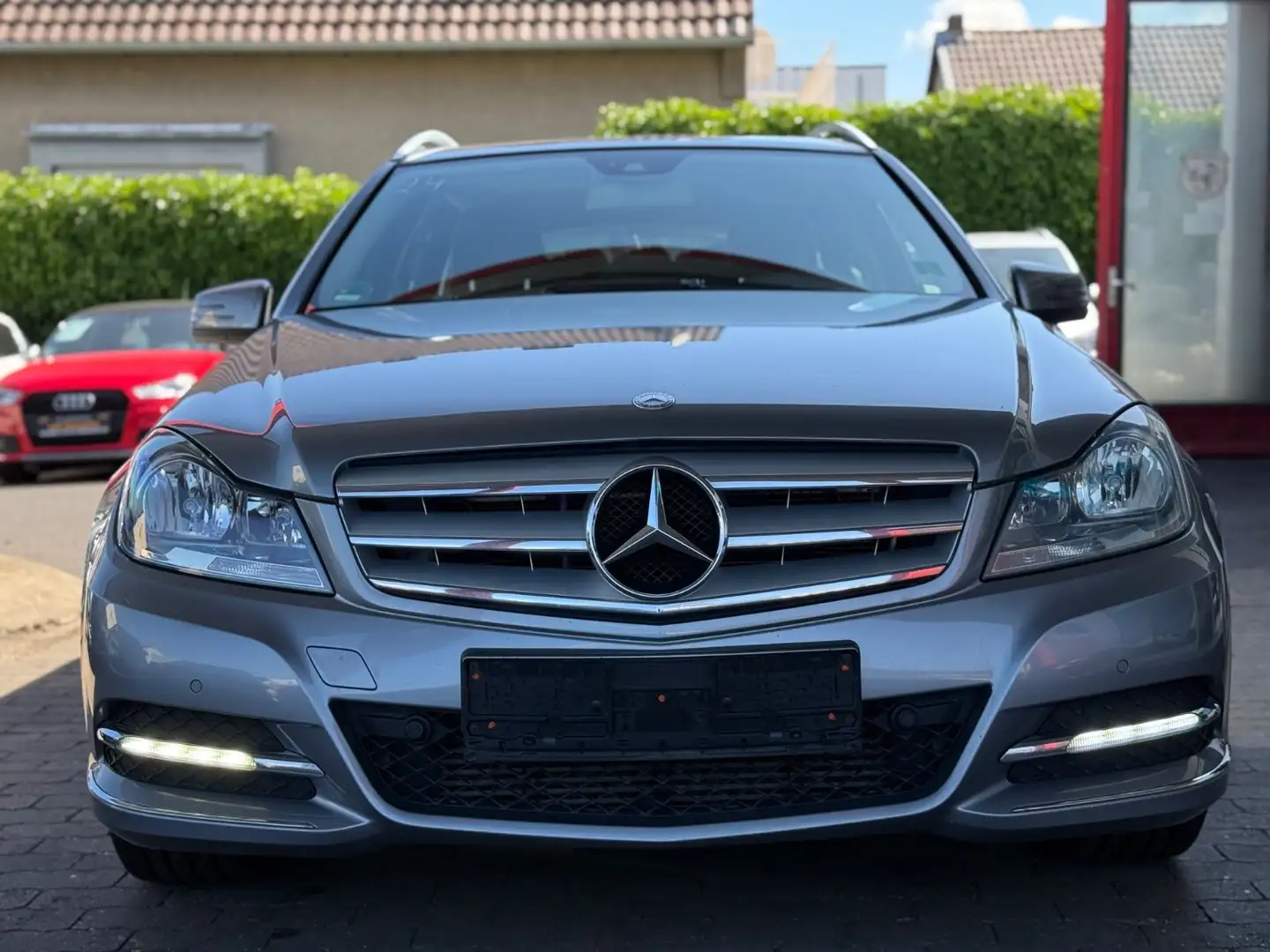 Mercedes-Benz C 250 T CGI Blue HARMANKARDON/LED/NAVI/LEDER/AHK Plateado - 2