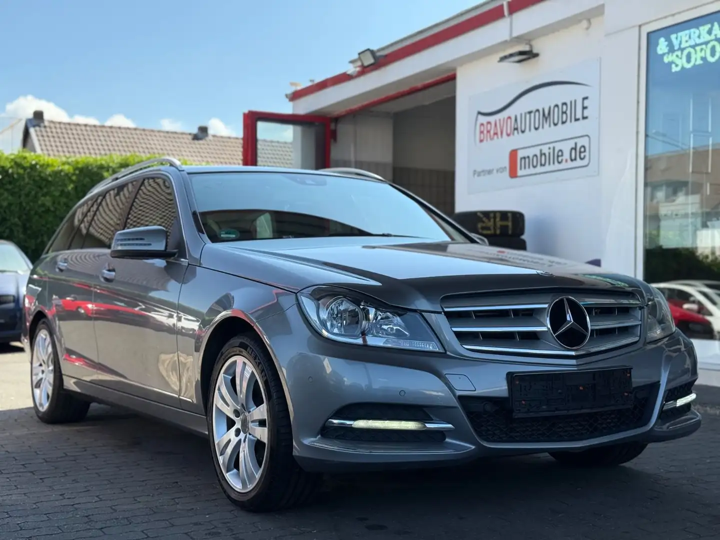 Mercedes-Benz C 250 T CGI Blue HARMANKARDON/LED/NAVI/LEDER/AHK Plateado - 1