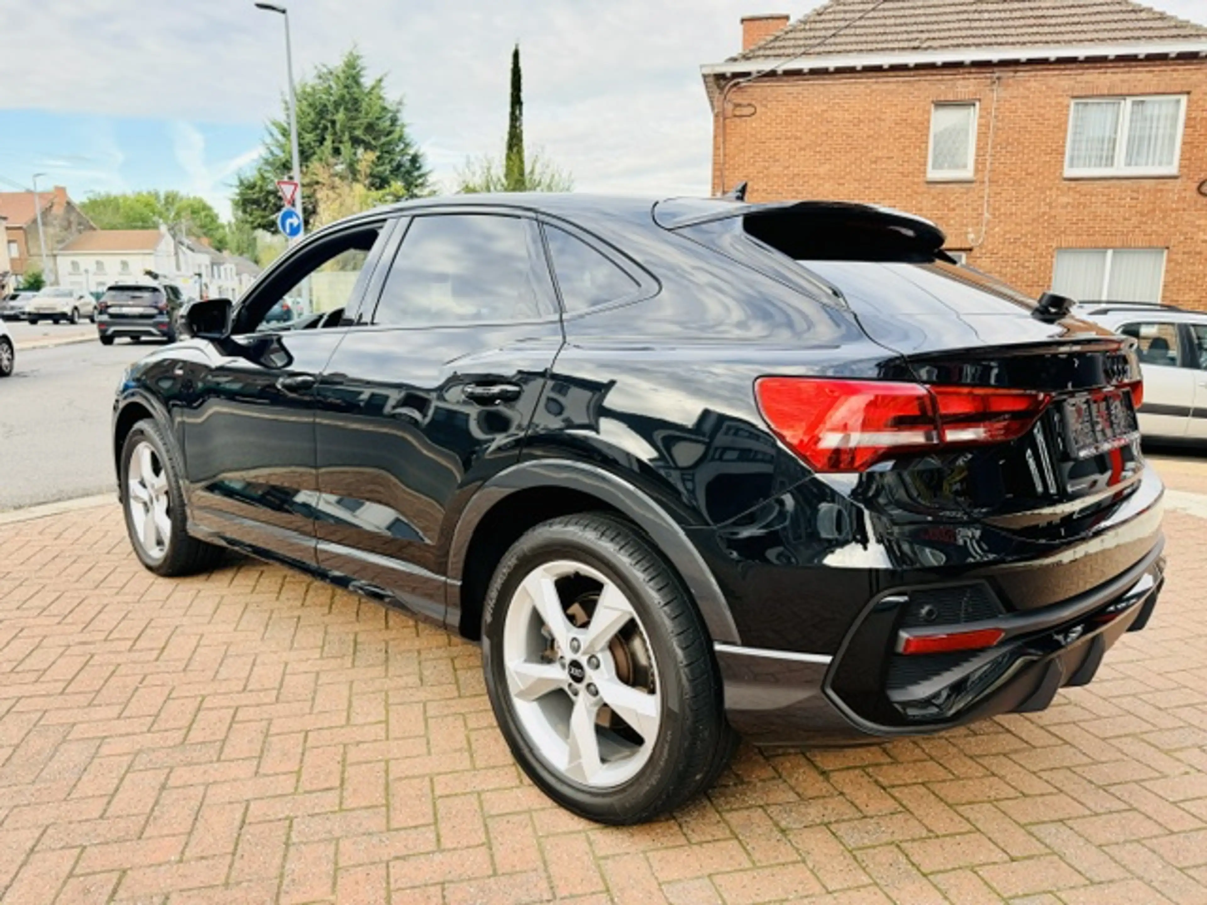 Audi Q3 Q3 40 TFSI Quattro (4x4) S line S tronic SPORTBACK Cuir Led Gps Garantie — photo 5