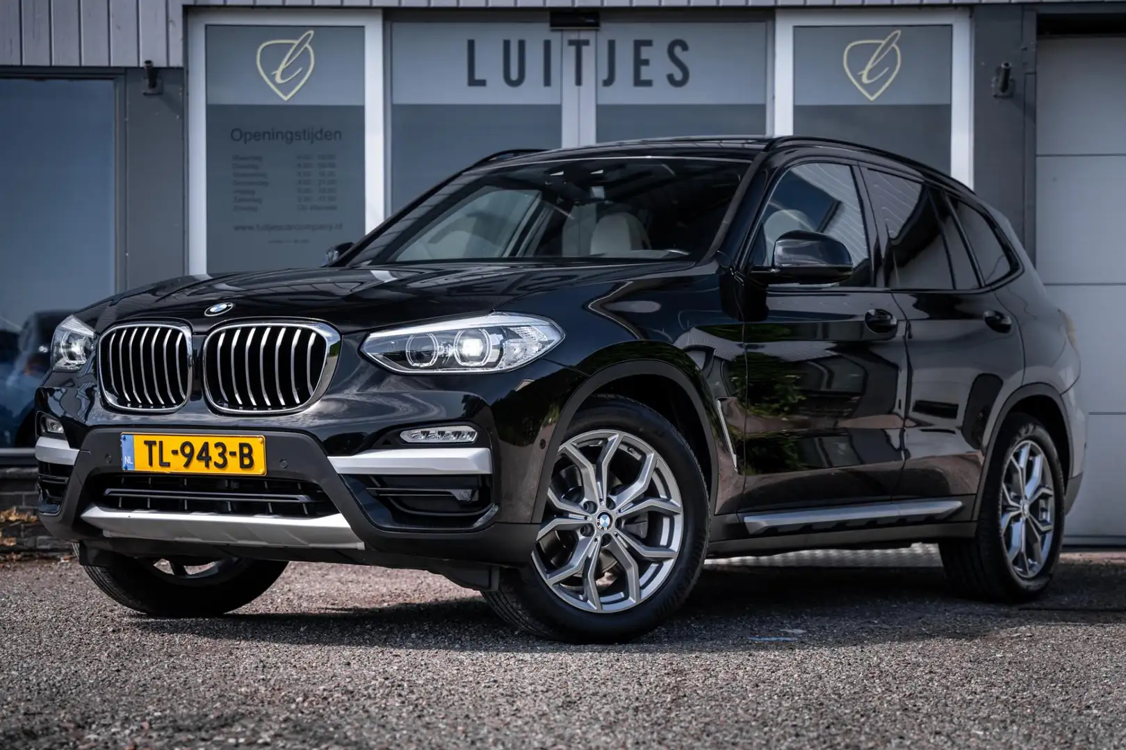 BMW X3 XDrive20i High Executive I Pano-dak I Leder I Came Zwart - 1