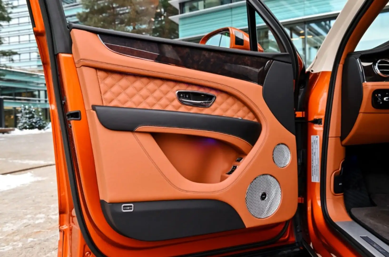 Bentley Bentayga Hybrid narančasta - 2