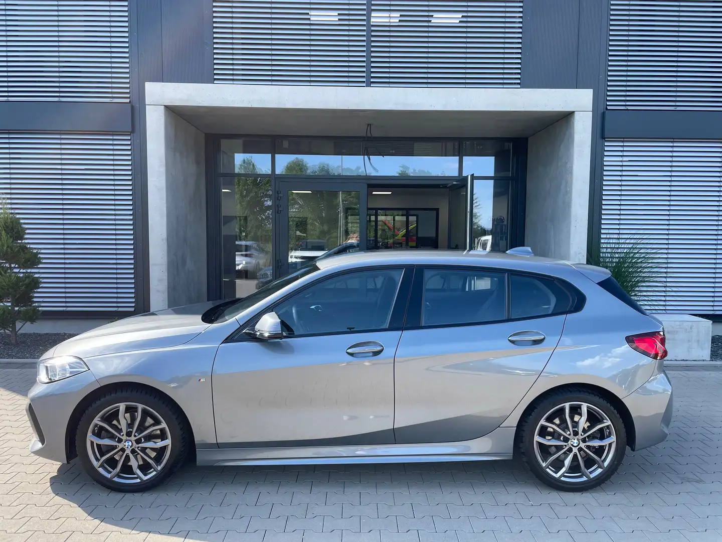 BMW 120 i Aut.M Sport/LED/HiFi/Lenkrad+Sitzheizung/18"Alu Gris - 2