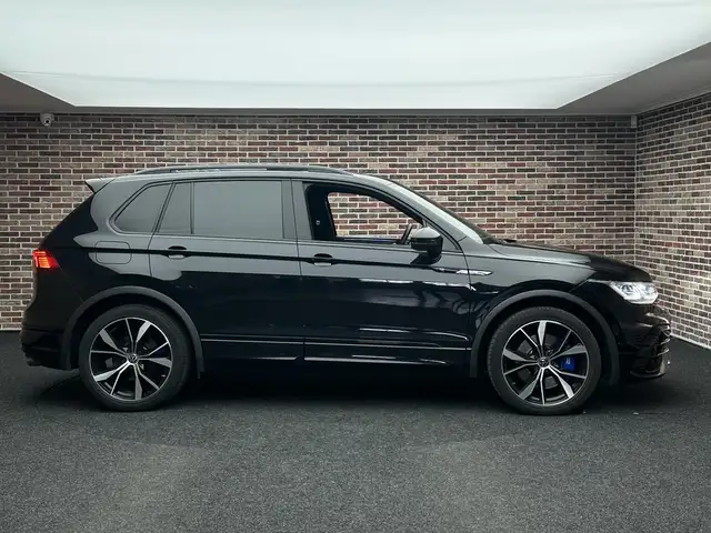 Volkswagen Tiguan view 4