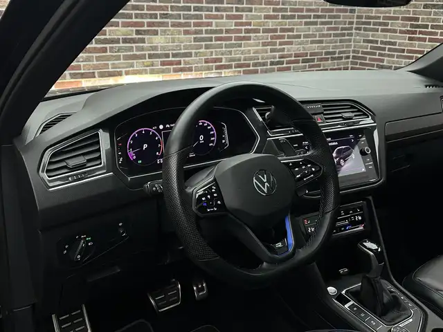 Volkswagen Tiguan view 3