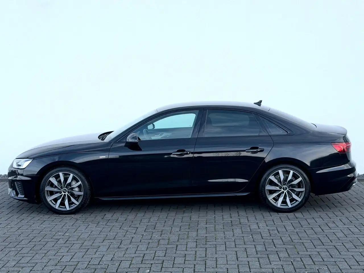 Audi A4 Lim. 40 TDI quattro S line /NAVI/LED/CAM/ 8