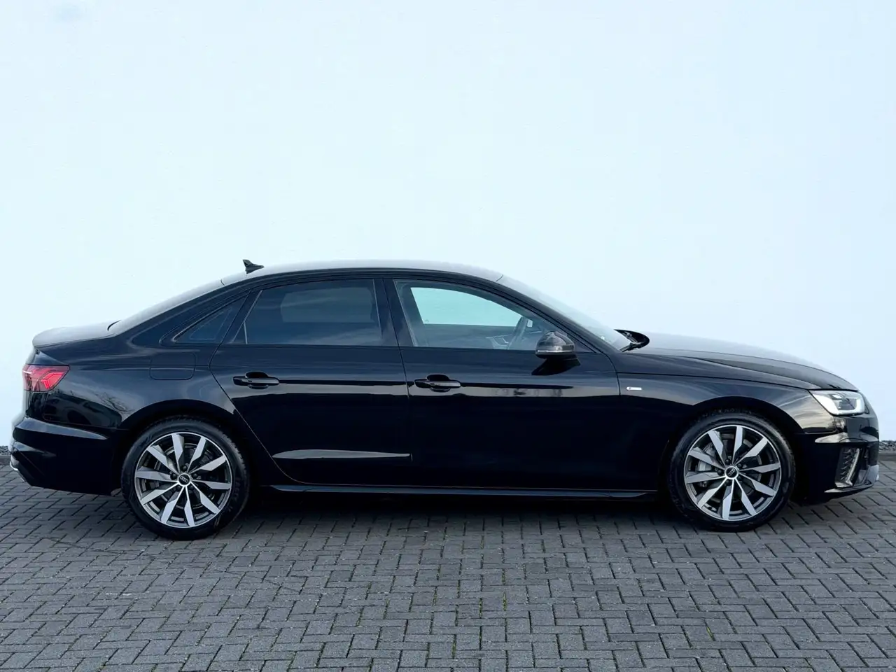 Audi A4 Lim. 40 TDI quattro S line /NAVI/LED/CAM/ 4