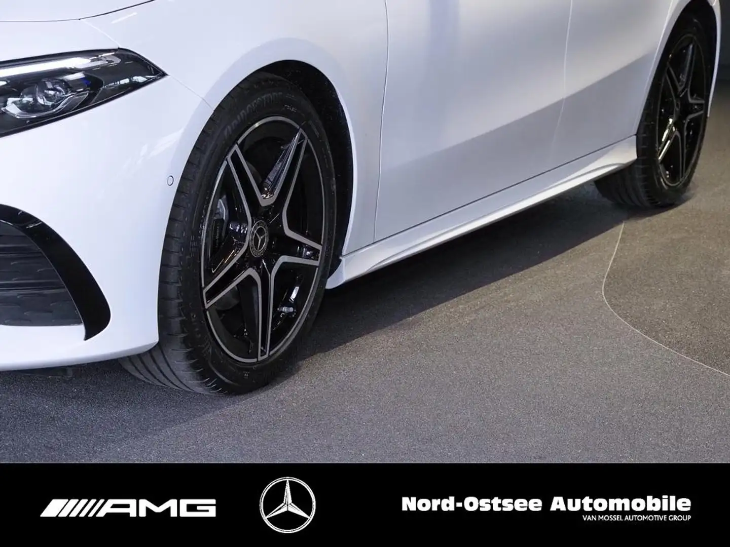 Mercedes-Benz A 200 d  AMG NIGHT PANO AHK STANDHZG MULTIBEAM Weiß - 2