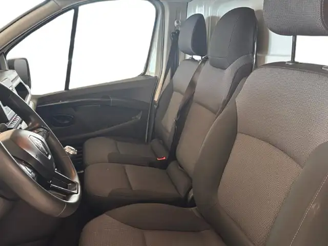 Renault Trafic view 13