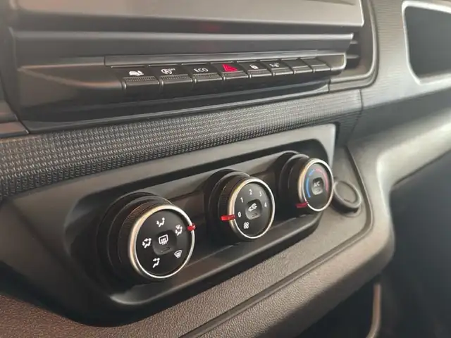 Renault Trafic view 12