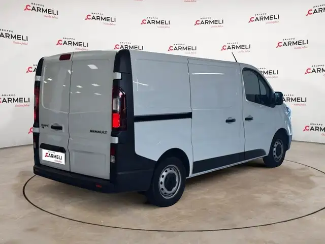 Renault Trafic view 4