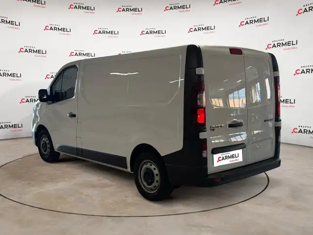 Renault Trafic view 3