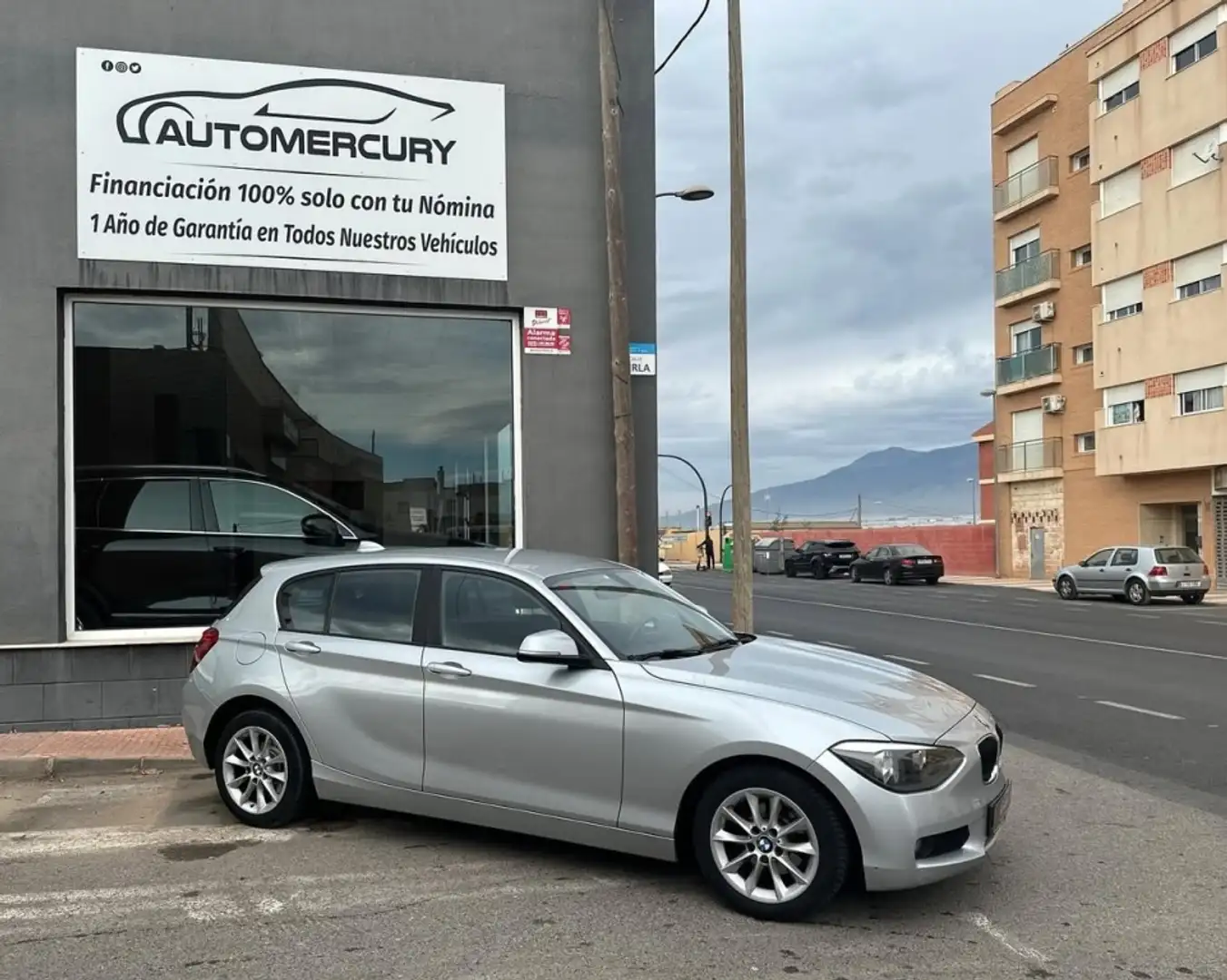 BMW BMW Serie 1 Berlina  Automático de 5 Puertas Gri - 1