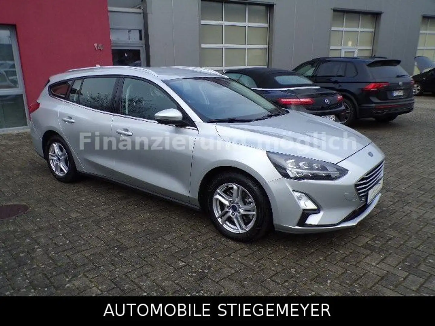 Ford Focus Turnier Cool & Connect mit AHK Argent - 1