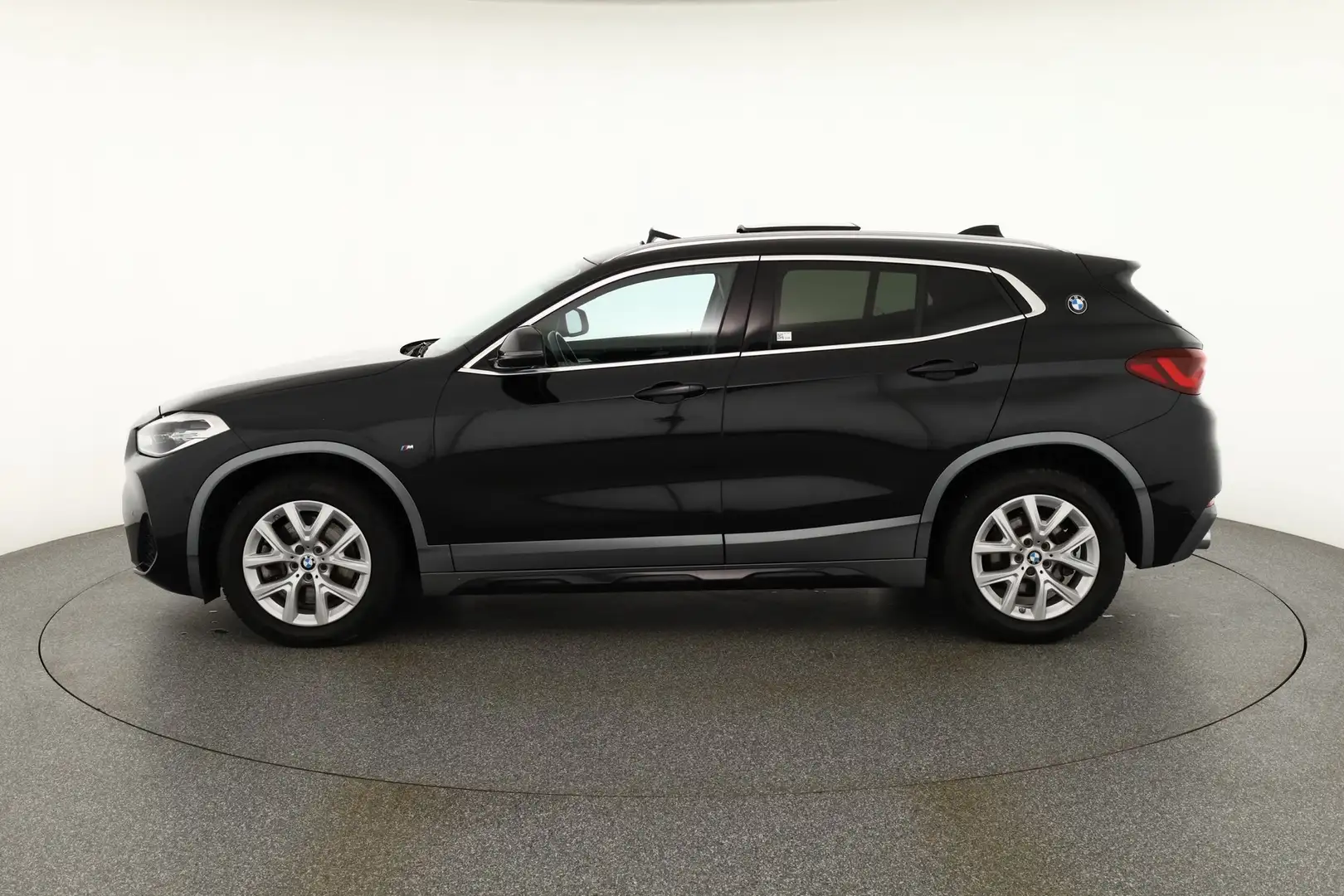 BMW X2 20i xDrive M Sport Aut. LED Navi Pano Чёрный - 2