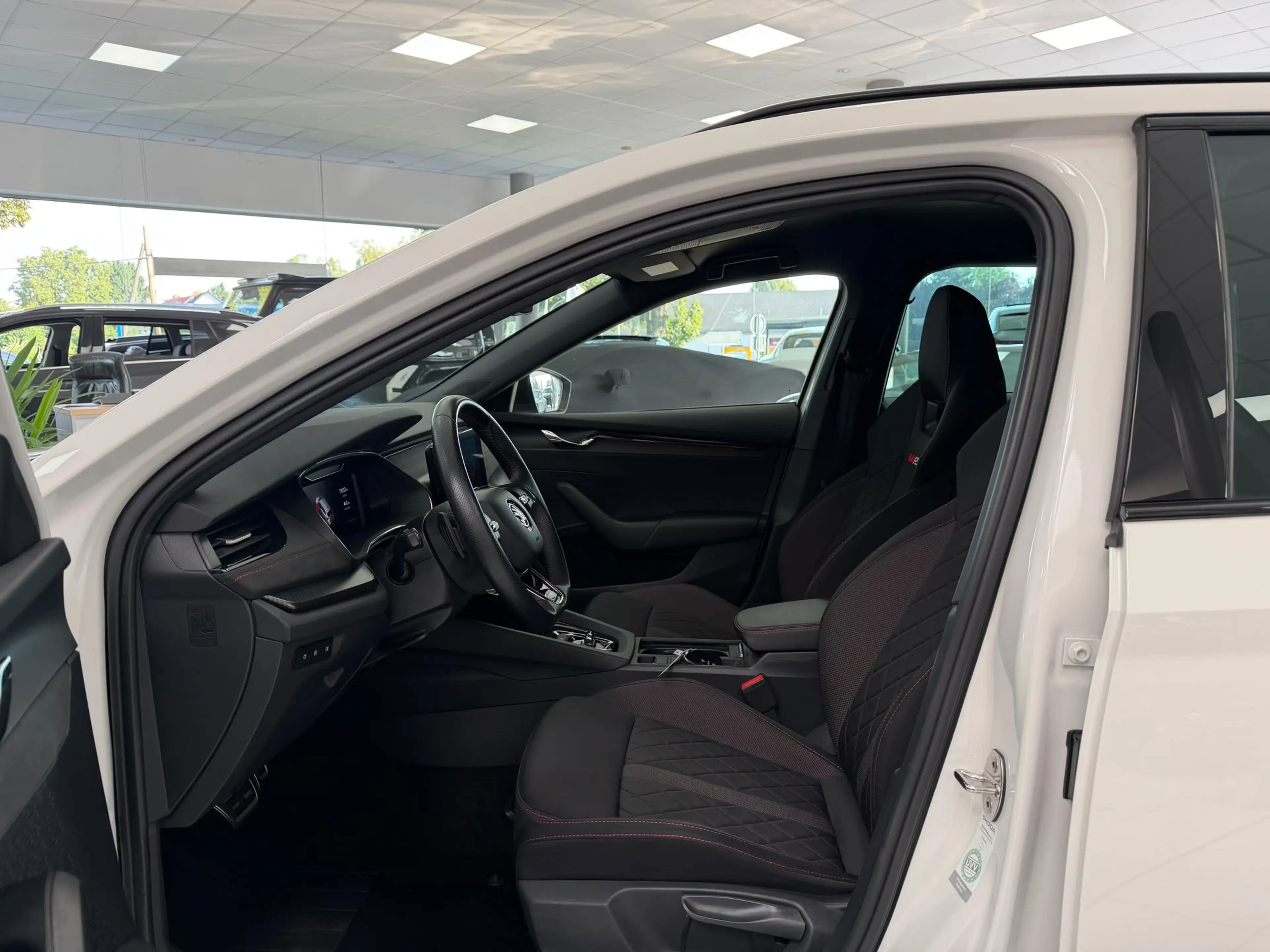 Skoda Octavia Combi RS 2.0 TSI*LED*VIRTU*CarPlay*DAB* — photo 8