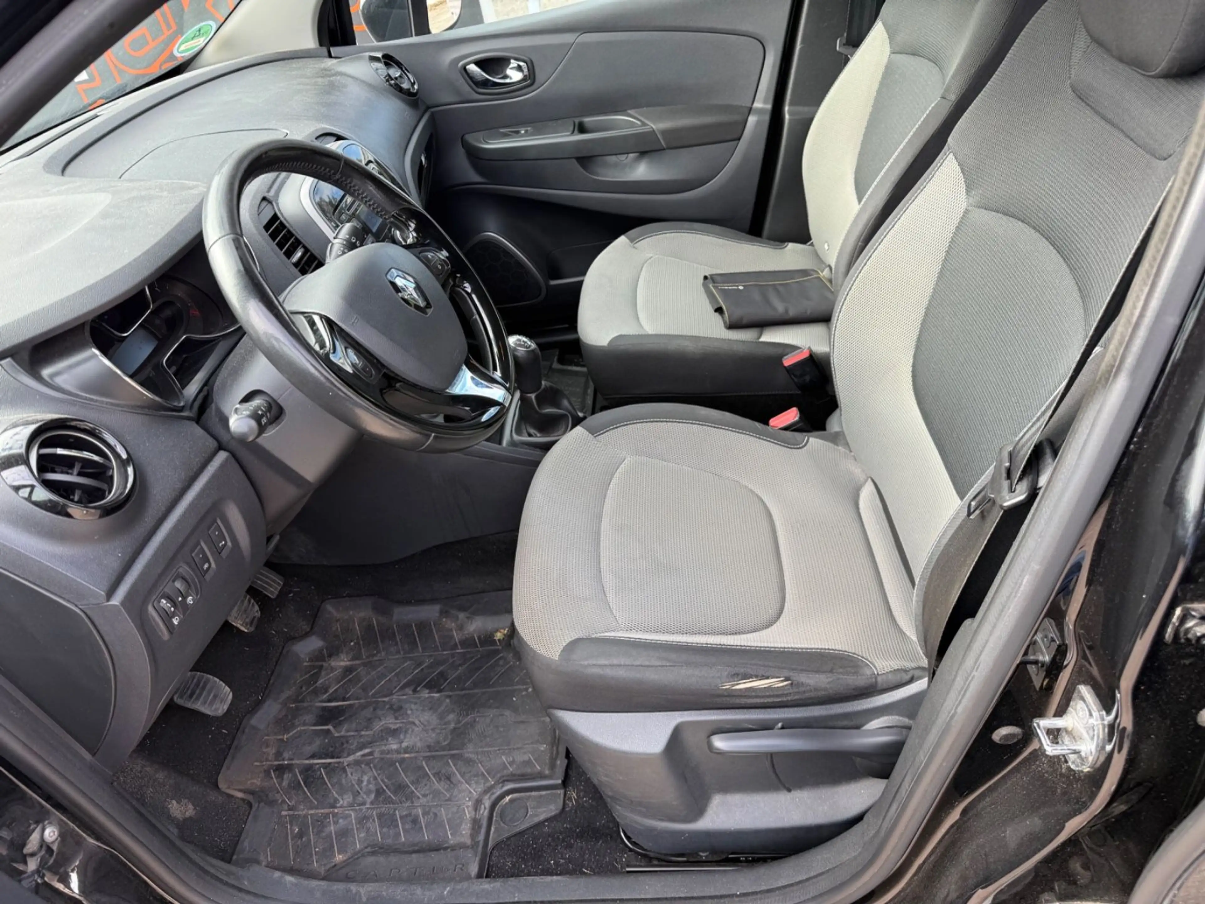 Renault Captur Experience+TEMPOMAT+USB+BC+MFL+ — photo 9