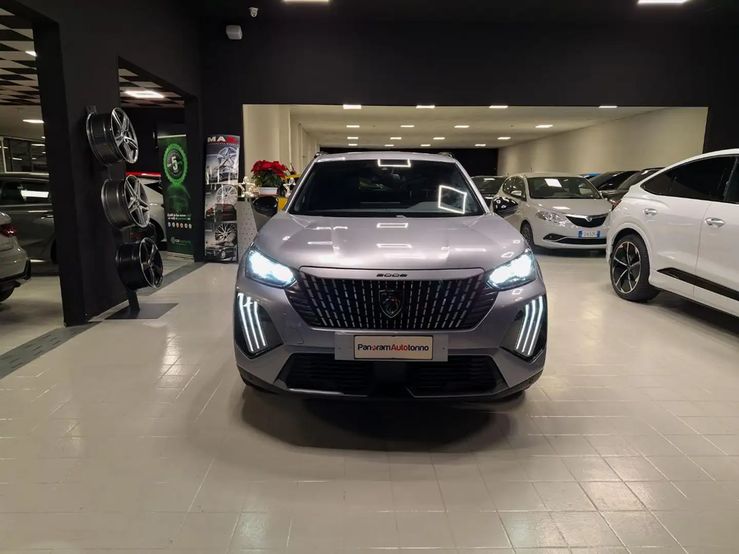 Peugeot 2008 PureTech 100 S&S Allure Grau - 2