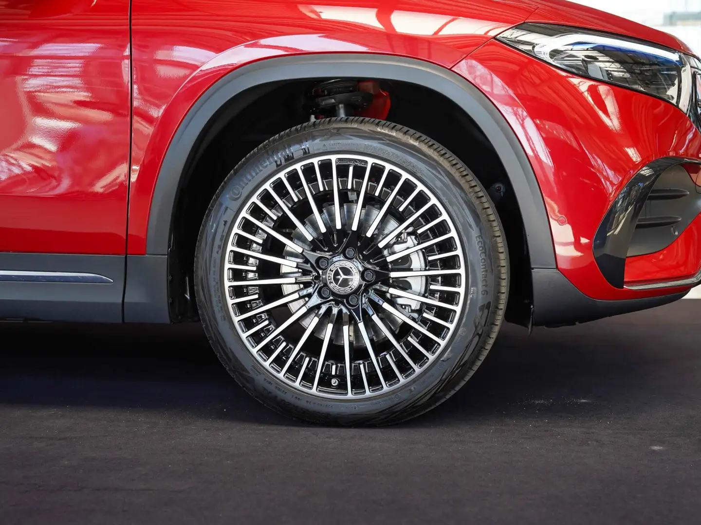 Mercedes-Benz EQA 300 EQA 300 4M AMG Line Vielspeiche Pano AHK Burmest Rot - 2