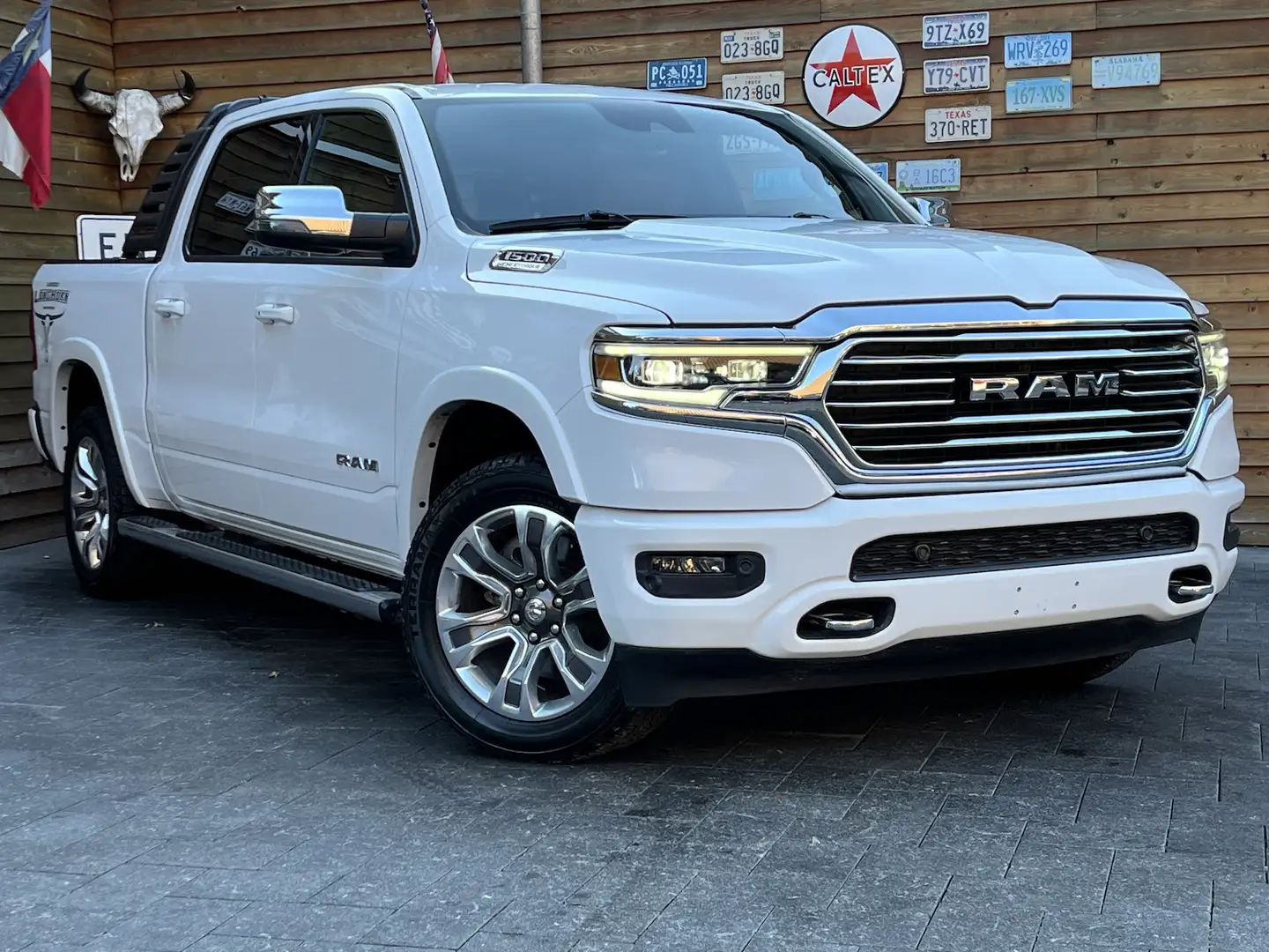 Dodge RAM 1500 Longhorn 5.7L Pano AHK 4x4 LPG Weiß - 2