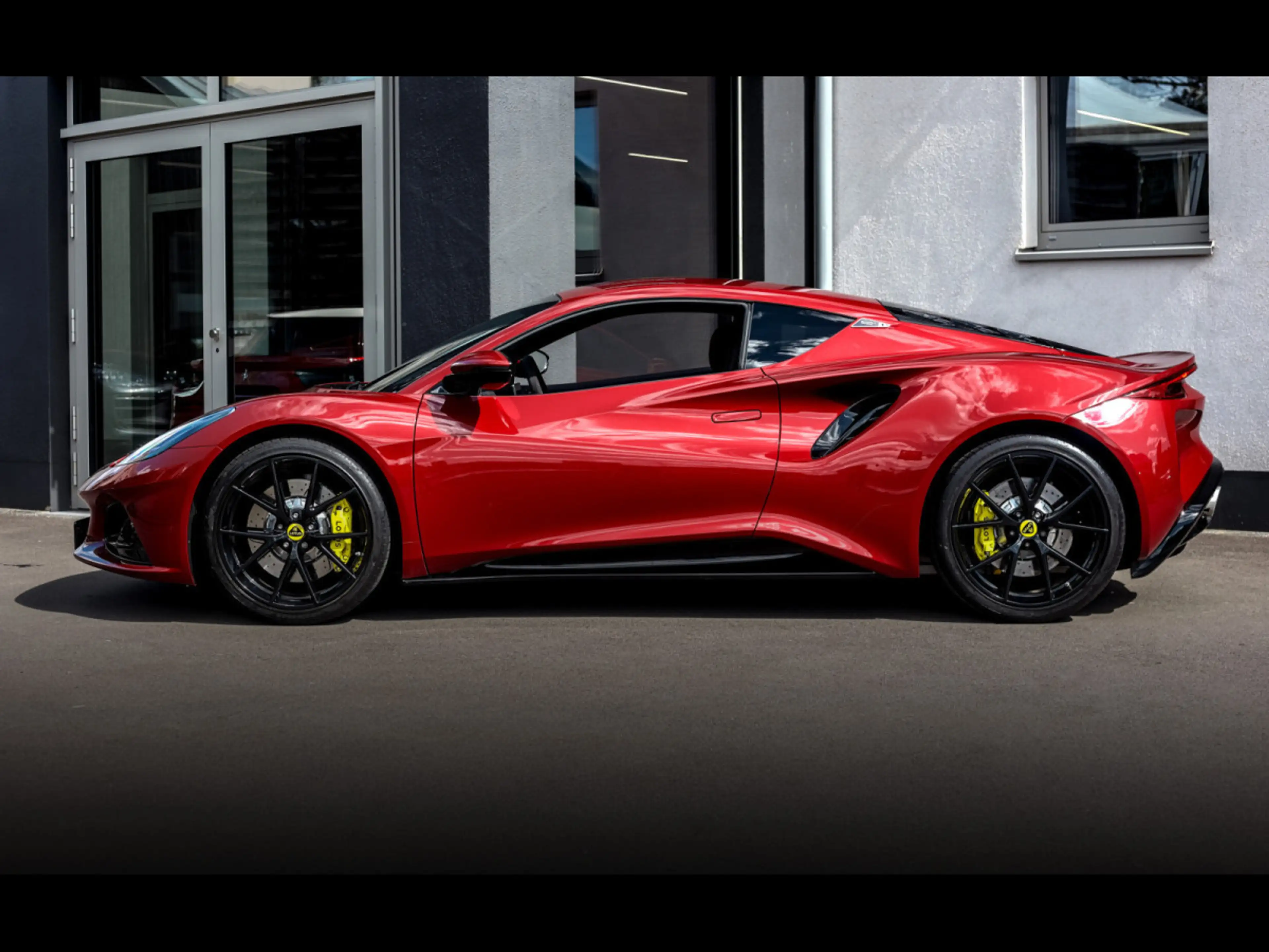 Lotus Emira COUPE 3.5 V6 FIRST EDITION DCT°MAGMA RED°KEF°KAM — photo 2