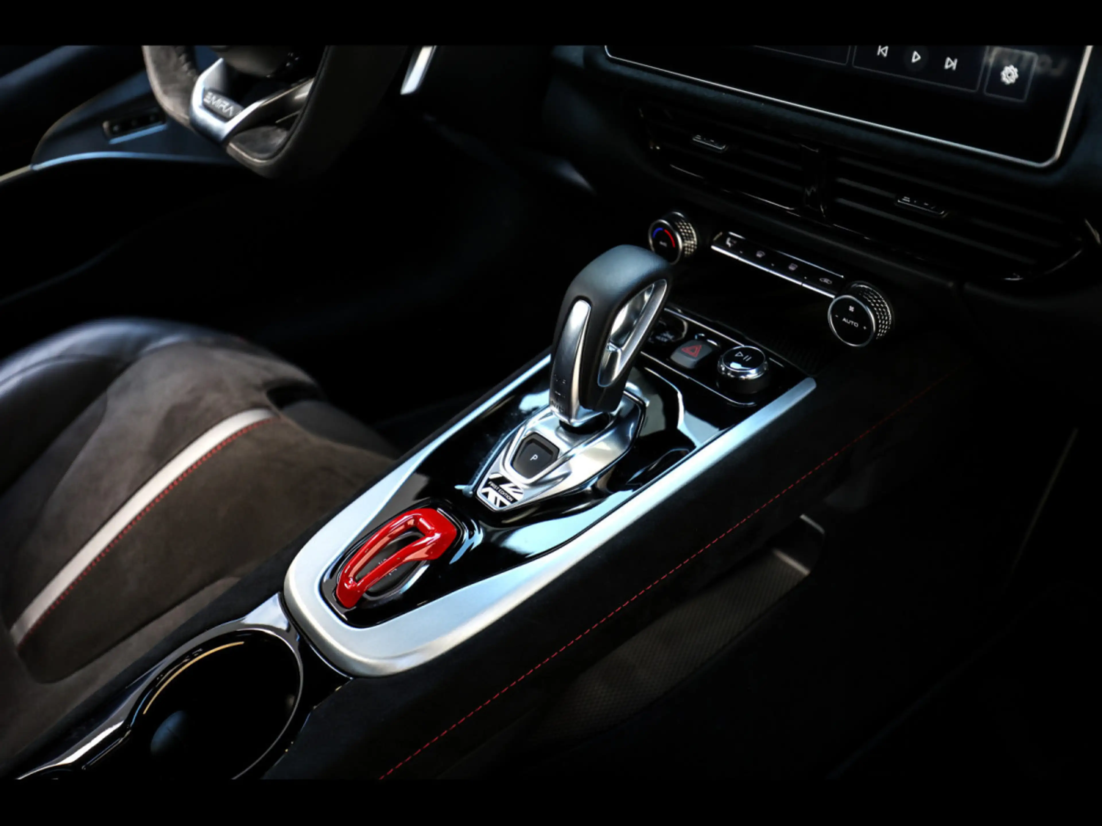 Lotus Emira COUPE 3.5 V6 FIRST EDITION DCT°MAGMA RED°KEF°KAM — photo 13