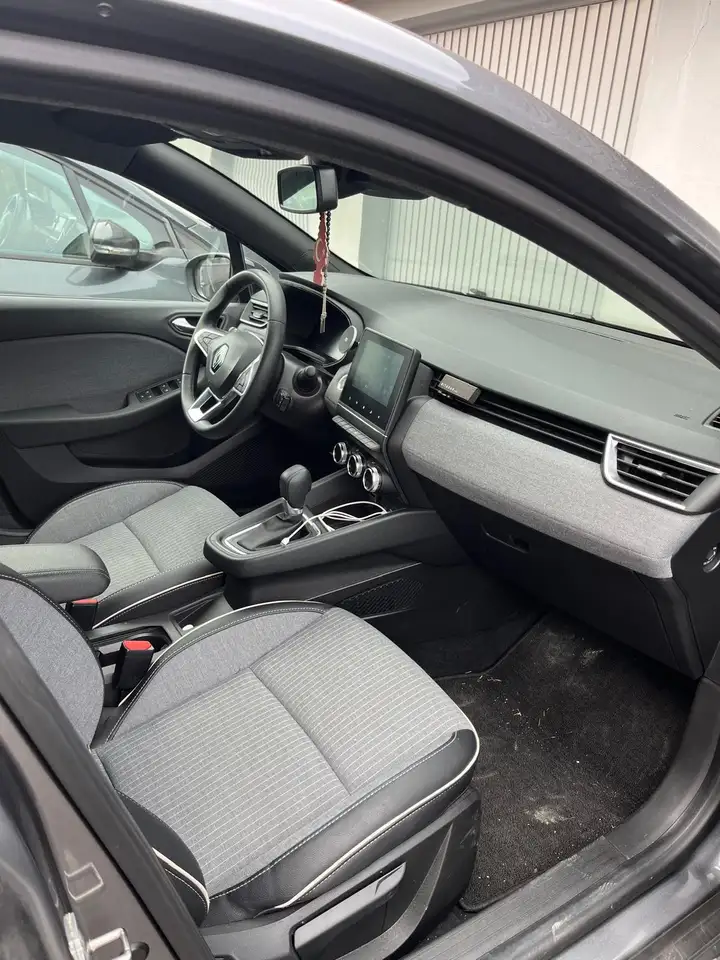 Renault Clio Citadine 3 portes — photo 5