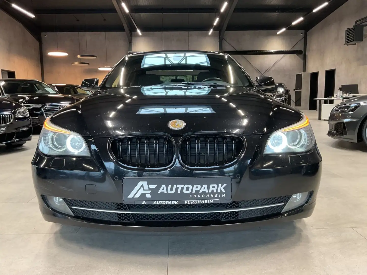 BMW 523 i Lim. Navi Xenon Sitzh. 18" Černá - 2