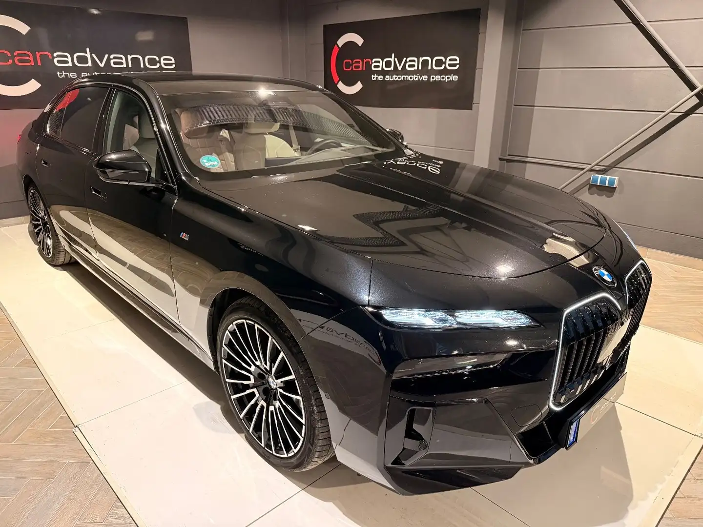 BMW 740 d xDrive M Sport*All Extra* Schwarz - 2