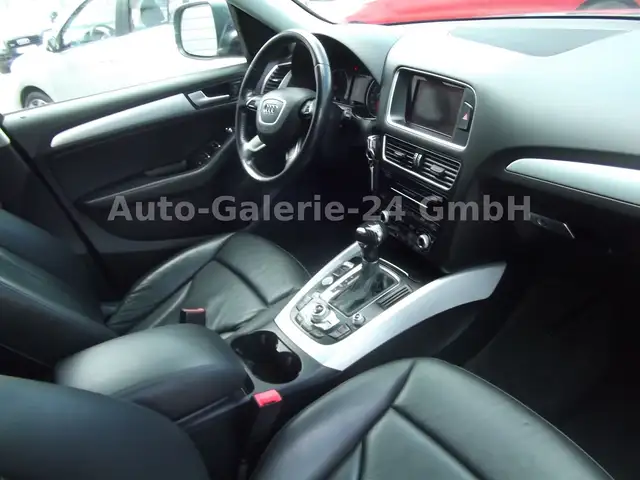 Audi Q5 view 12
