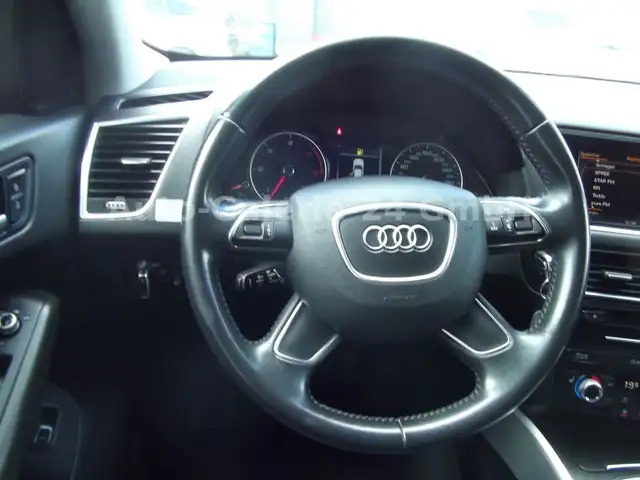 Audi Q5 view 8