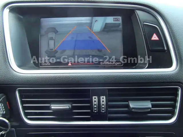 Audi Q5 view 9