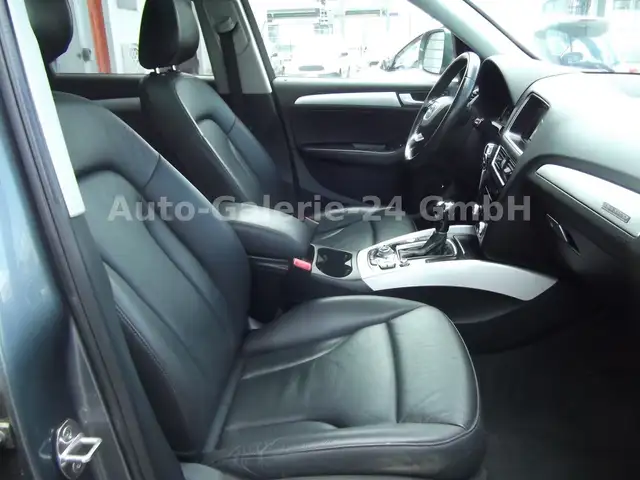 Audi Q5 view 14