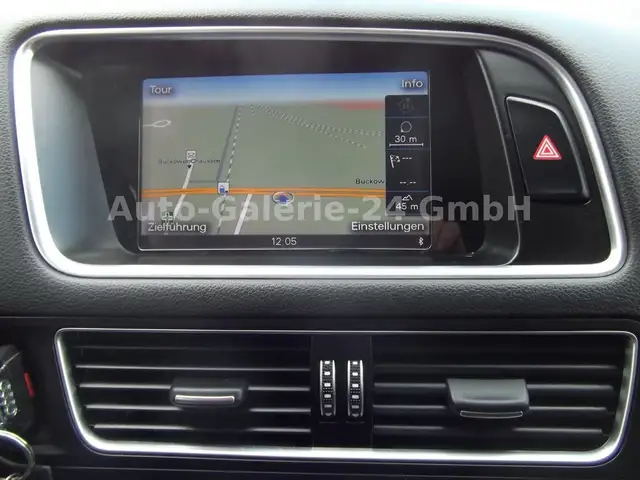 Audi Q5 view 10