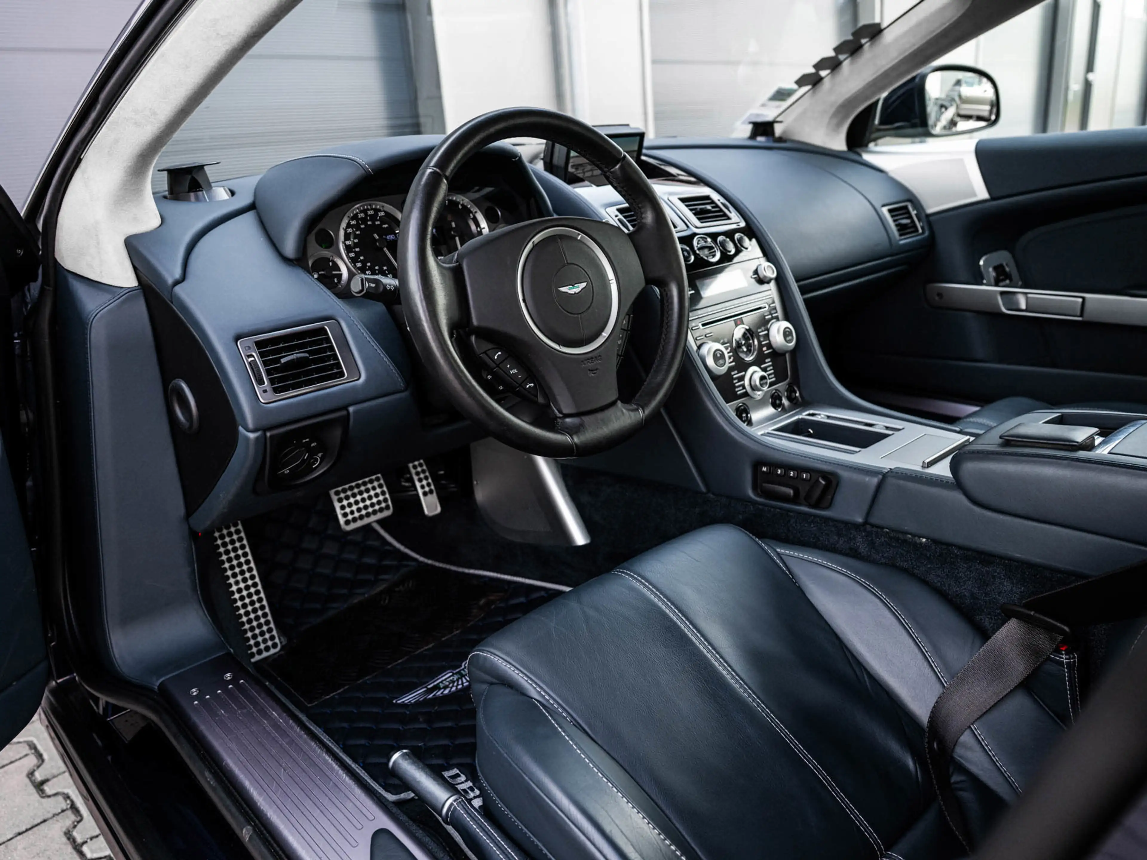 Aston Martin DB9 5.9 V12 Touchtronic | Dealer Oh | Mariana Blue — photo 6