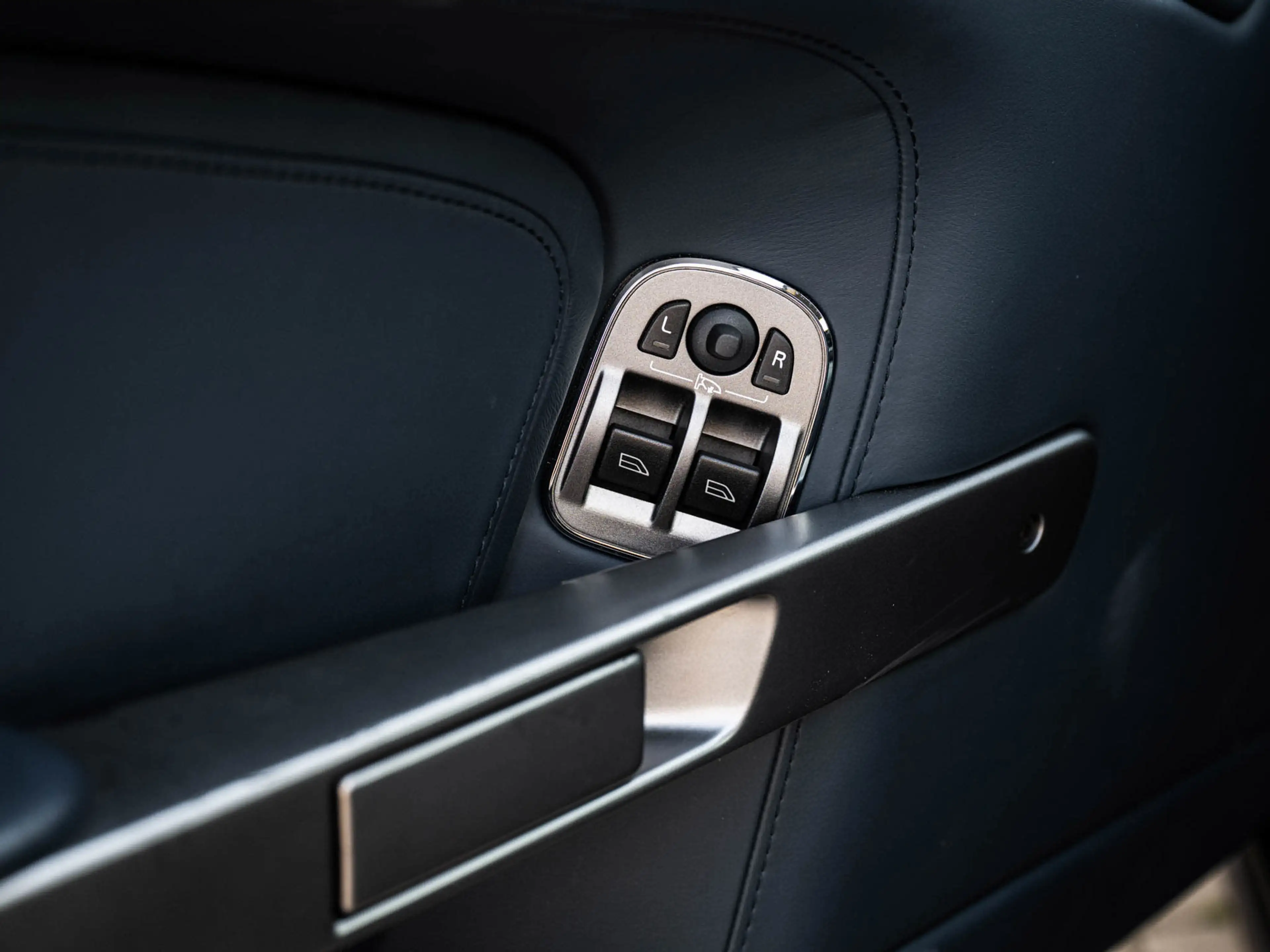 Aston Martin DB9 5.9 V12 Touchtronic | Dealer Oh | Mariana Blue — photo 7
